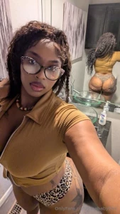 Bae like if you wanna nut in my tight pussy