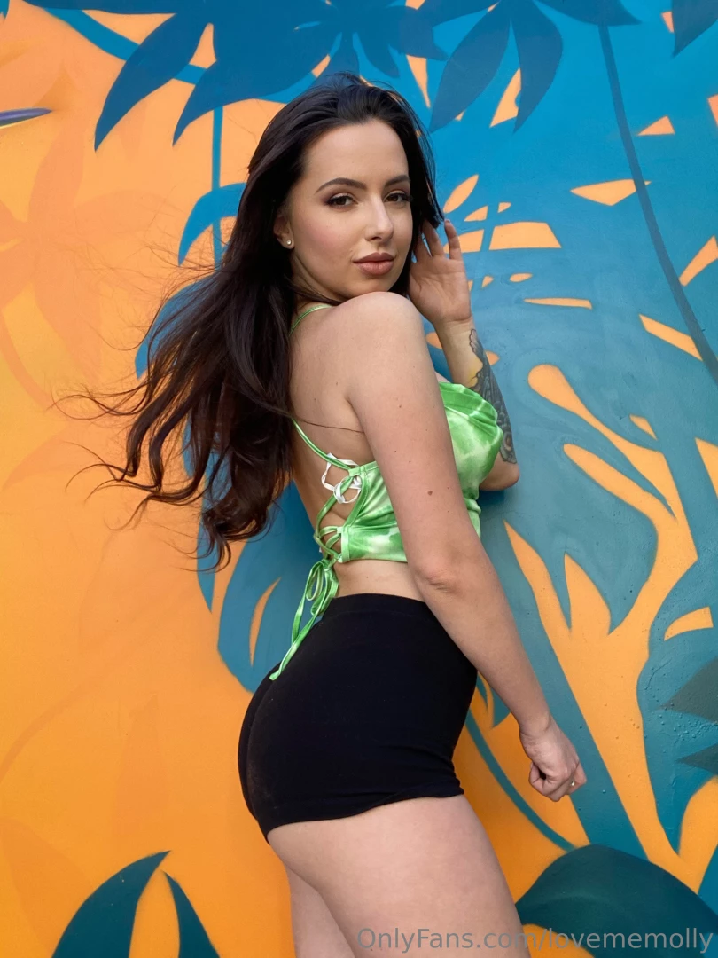 I m live tonight with a crazy show on my vip mollysecret subscribe to 