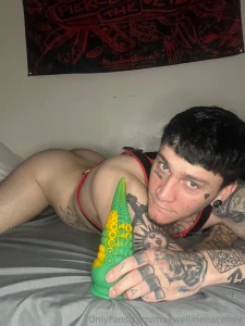 Who wants to see me fuck this part 1