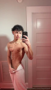 My boy loverrboyleo is going live right now