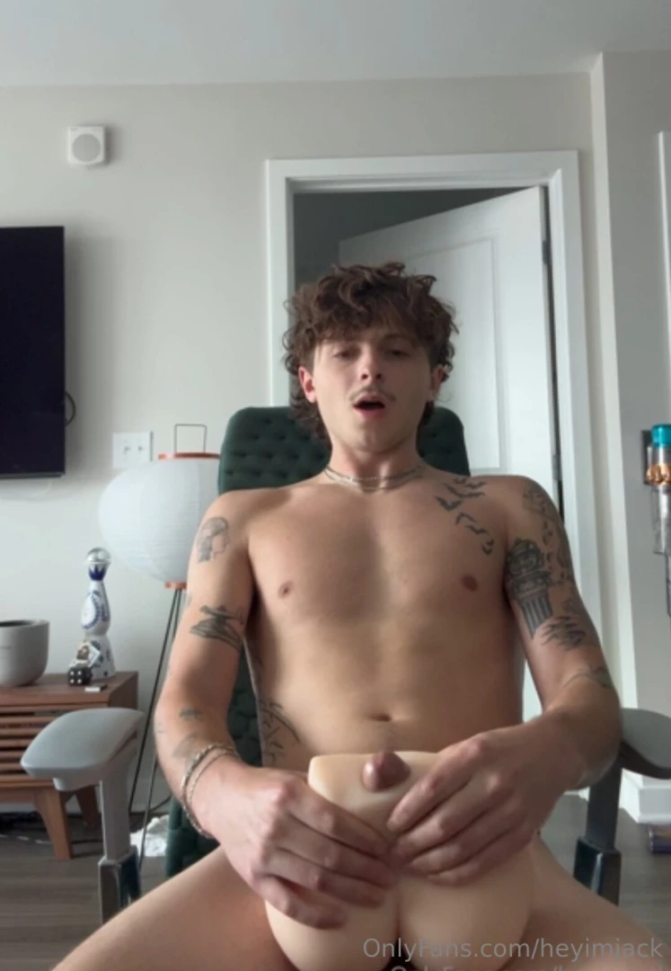 Watch me fuck this toy until i bust so fucking hot 