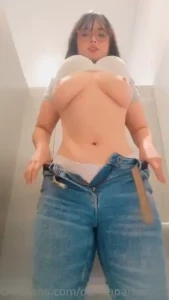 Nuevamente siendo muy traviesa en el ba o uff que excitante es hacer