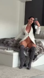 Bussines woman riding you wanna see it quieres ver como una mujer de