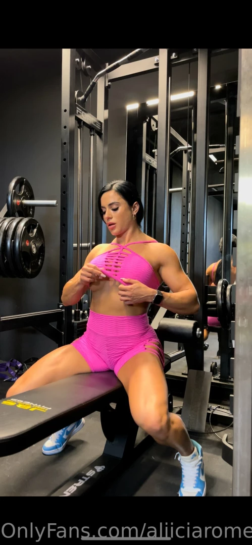 Tengo unas ganas de entrenar sin ropa que hace un calor horrible si 