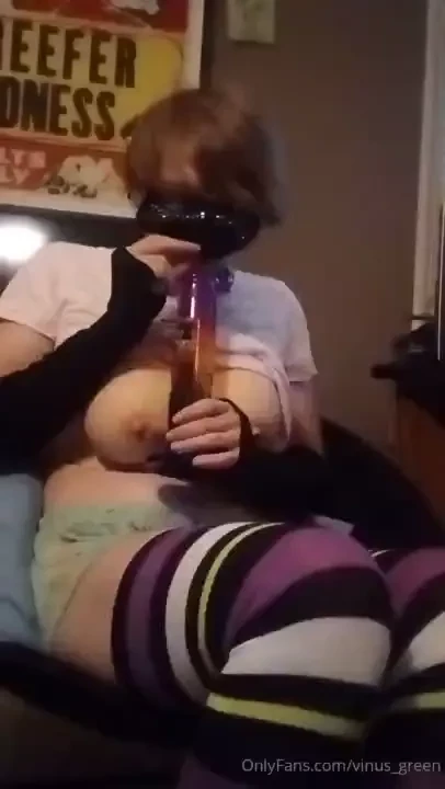 Just a horny femboy getting high 