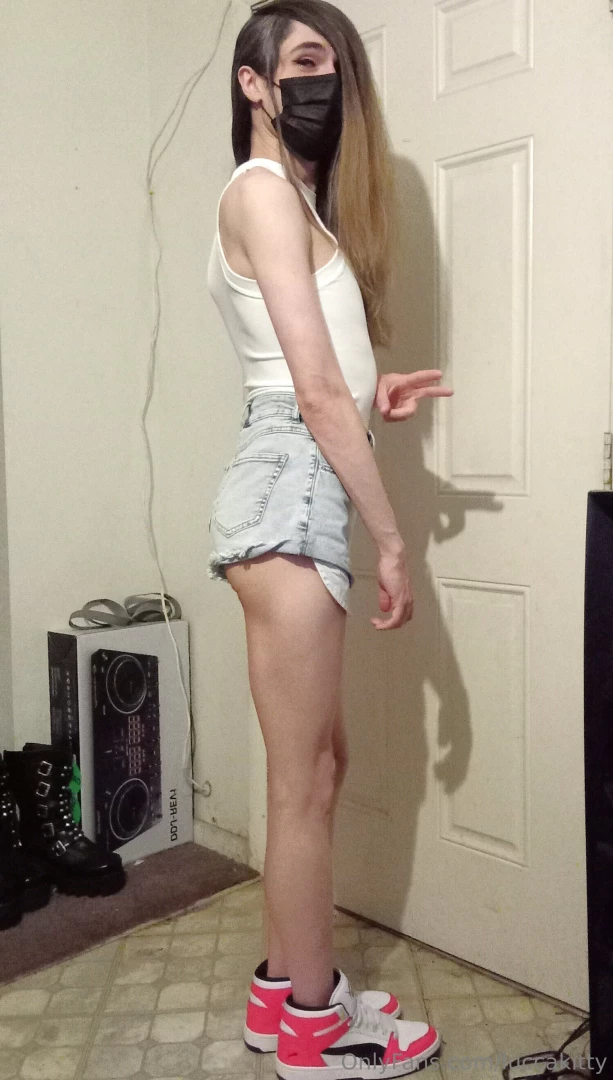Booty shorts for the summer would i catch you peeking at it part 3 