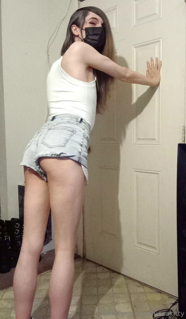 Booty shorts for the summer would i catch you peeking at it part 1 