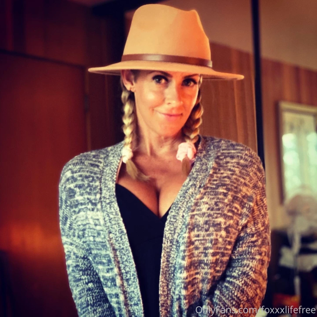 Sales on full videos on our vip page https onlyfans com foxxxlife 