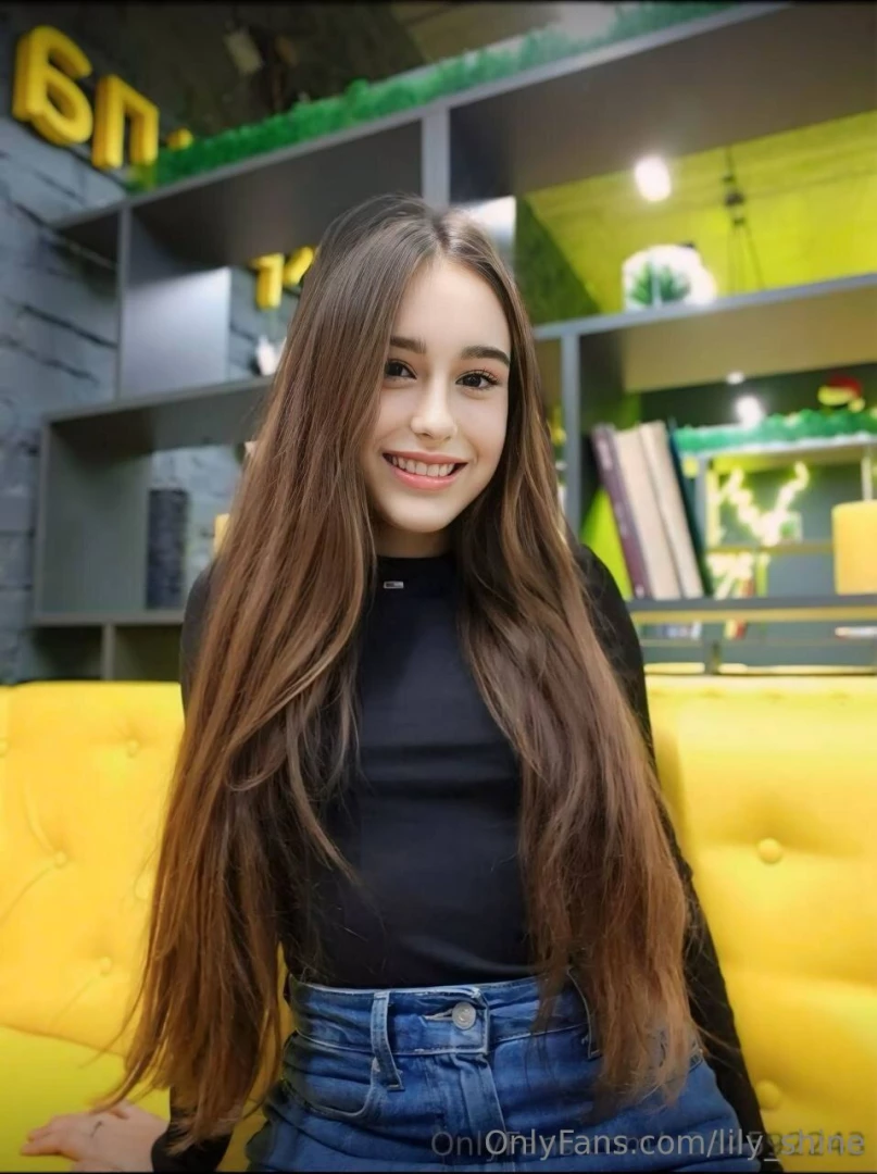 This hot thing 18y o_alice is waiting for you her pussy is very wet part 6 