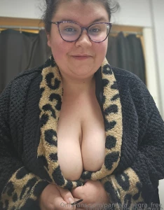 29 year old milf if your looking for a women with natural big tits part 1