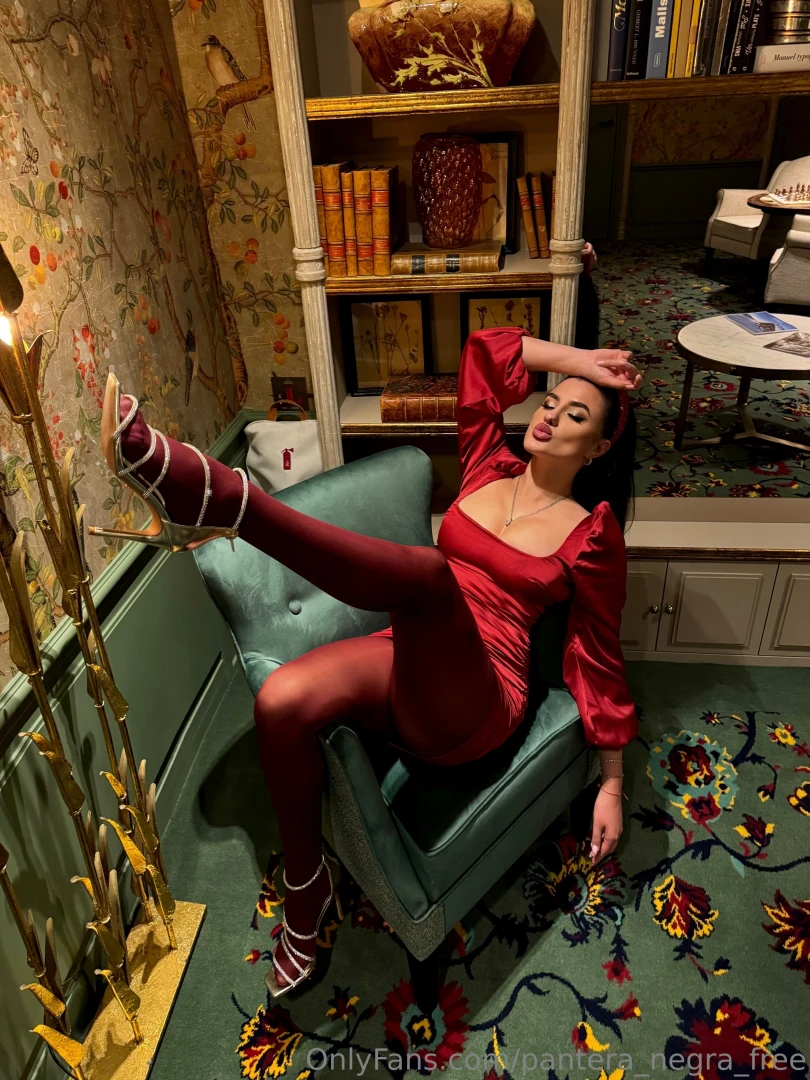 Hey i have a lot of photos without dress do you want to see tip me 11 