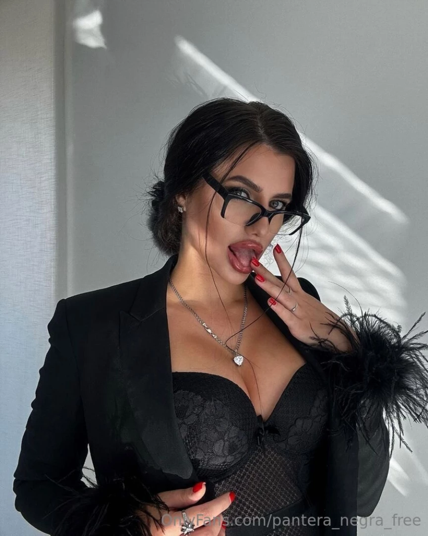 Hey boss i will be your secretary for 1 day leave a tip under this 