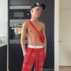 Does the colour red suit me tell me what you think on my profile