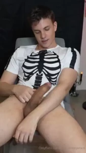Mid way through filming a youtube video i had to stop to pull my cock