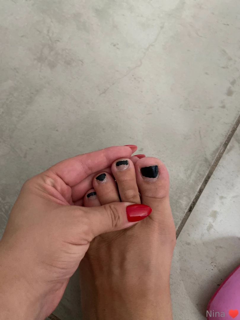 I need to change my foots nails can you help me what colour you choose 