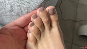 I make my nails today you like the colour babe part 1