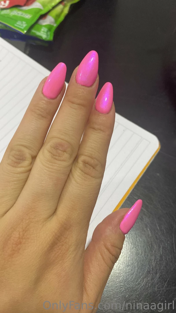 Like my pink nails 