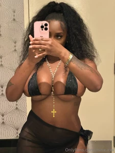 Did you guys miss me i really neeed to clean up wanna watch me on live