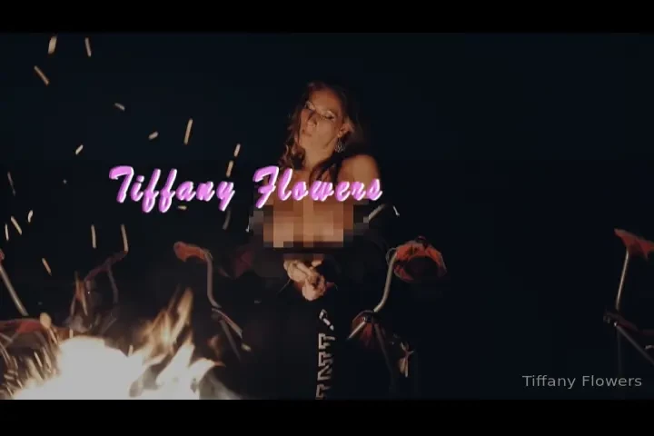 Look who was too horny outside under the stars to not fuck herself in 