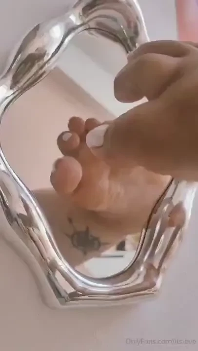 I unintentionally took the most aesthetic foot video how do we feel 