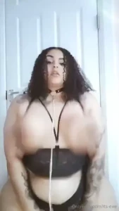 First titty tuesday of the year and they are bouncinggggggggg part 1