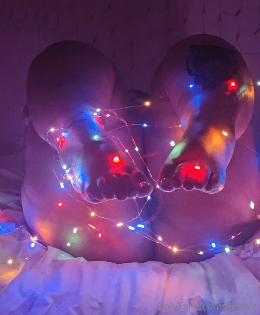 Swap out your christmas tree for me i come with my own baubles 