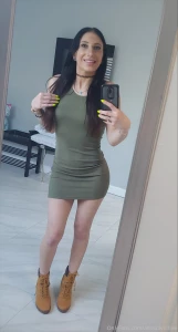 Alissaavnixxx has over 900 nude photos of me for only 3 for just 2 part 1