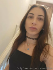 Alissaavnixxx has over 1 000 of my nudes