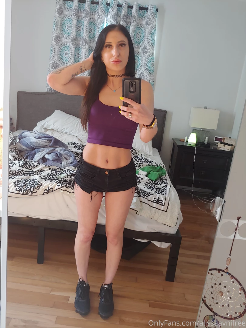 Alissaavnixxx if you wanna see me naked 