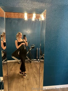 Was bored on lunch so i decided to play with my pussy so glad no one