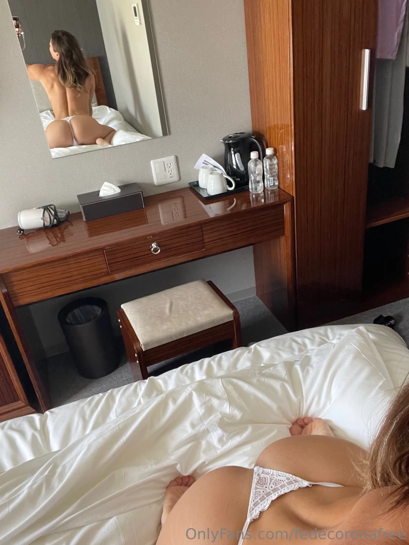 Fully naked and horny here federicacorona 