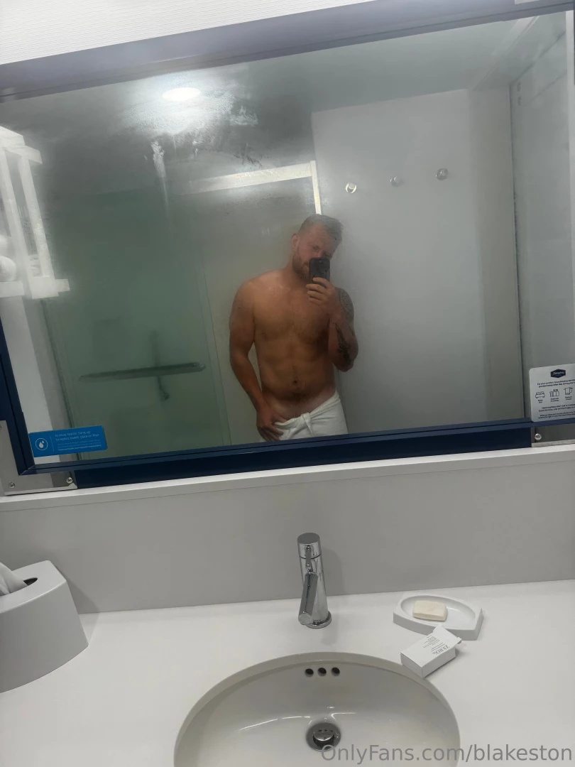 Unlock if you want to see some juicy cheeks 