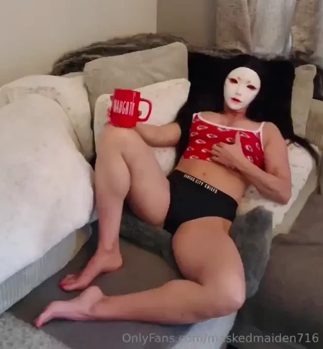 Join me on the couch babe 