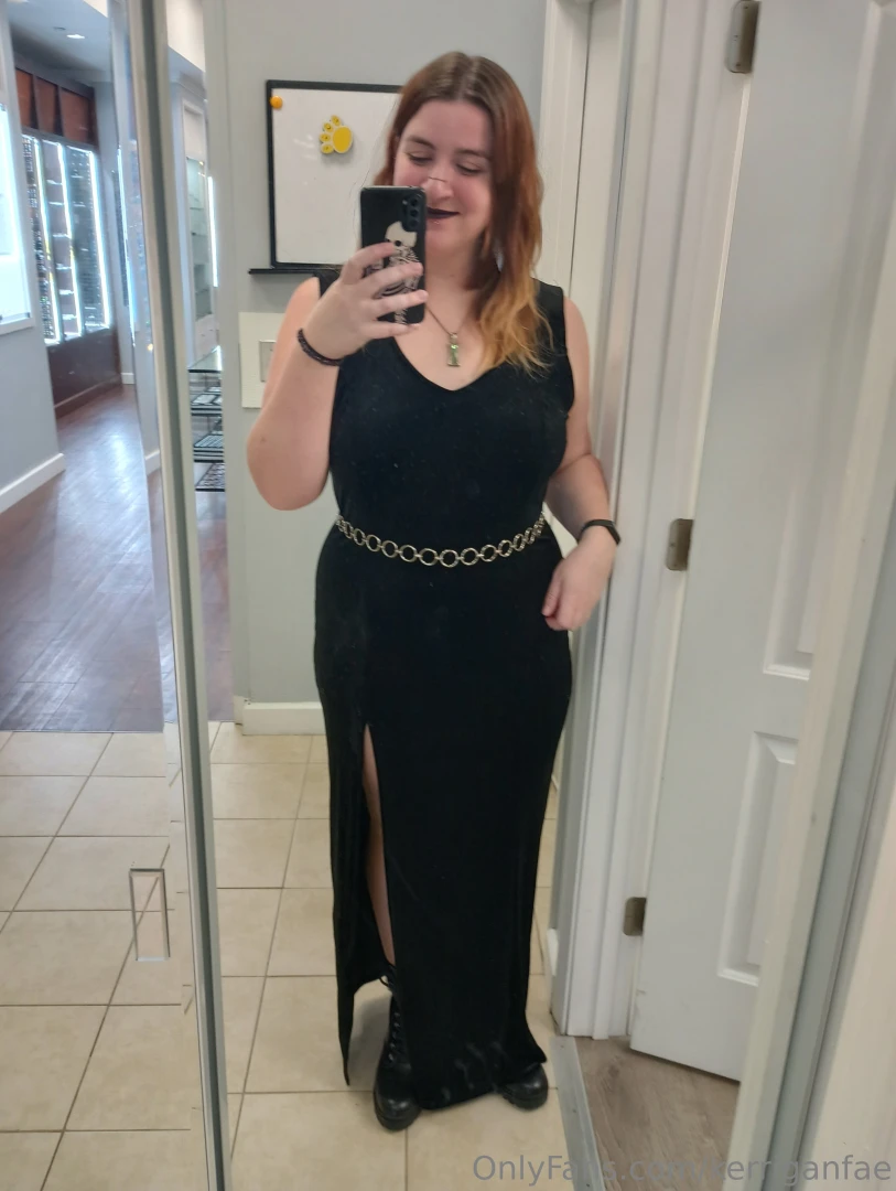 Dressed cute the other day for work didn t think i d like velvet 