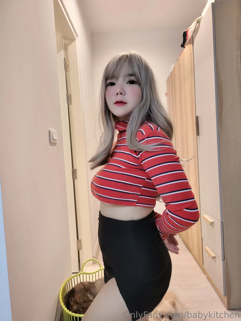 Do you want to see my nipples my pussy come see my new set of photos 