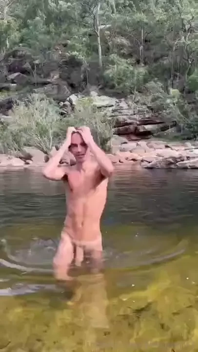 The most hung twinks from down under is now becoming on of the fastest 