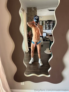 Who coming to the beach with me