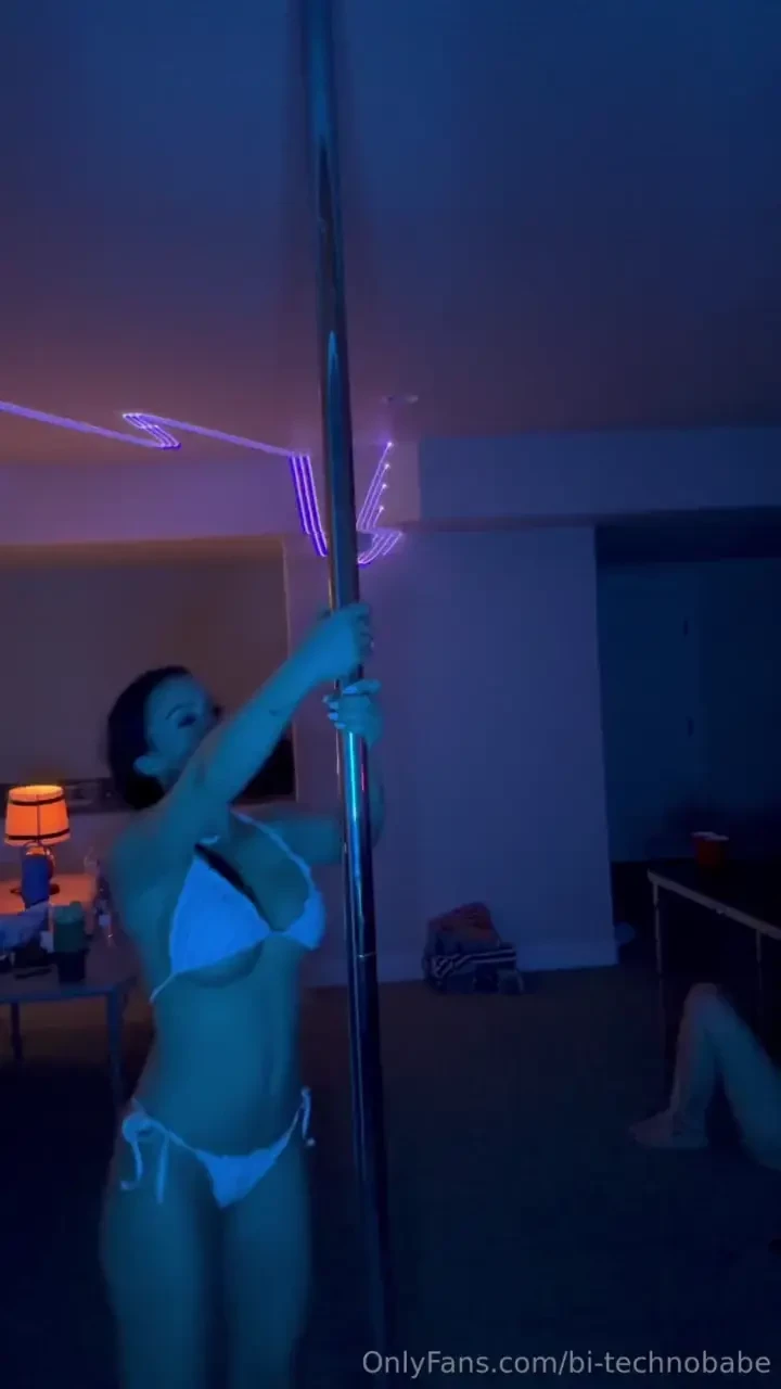 Couple pole tricks lol i m still learning throw them dollar bills baby 