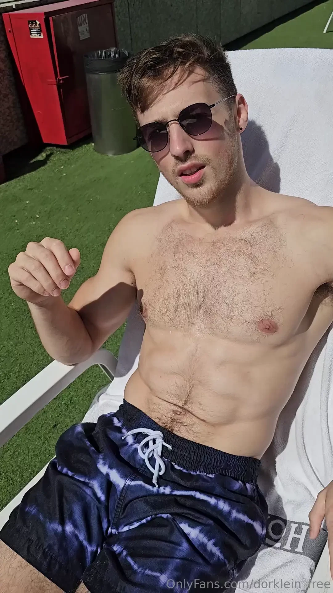 Even in bloopers i still look irresistible 