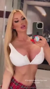 Hi lovers wanna play with me wanna see my big tits watch me take off