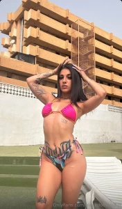 Oggi il sole caldo ma non come me sono qui pronta a chiacchierare un