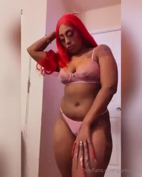 Let me tease your eyes a little bit baby 