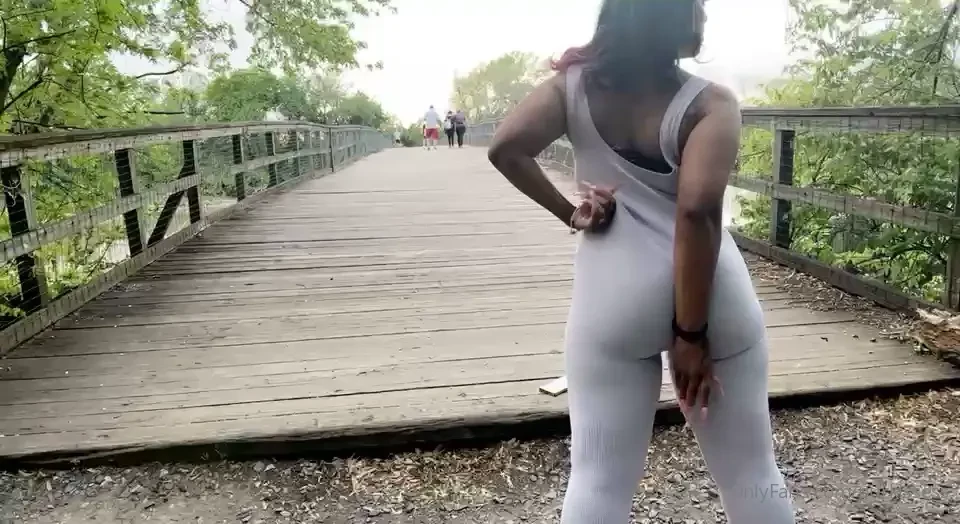 I pulls my cheeks out and twerk anywhere 