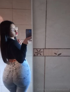 Hi love i m your rich brunette with tits and a big asssubscribe and