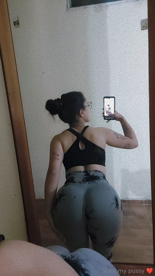 I love these grey leggings 