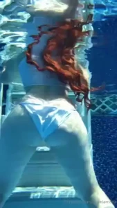 Bouncing my ass and flashing my pussy while my neighbor watched he