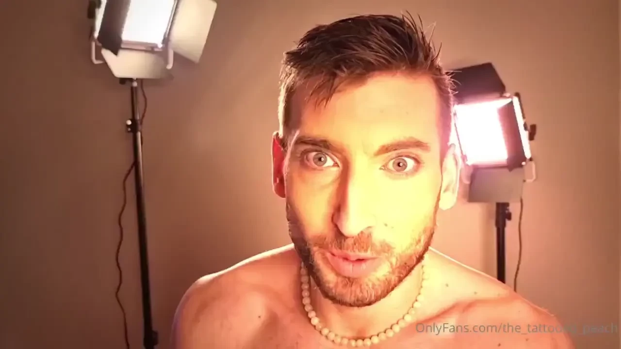 Flexing and cum tattooshow i stick more tattoos on myself haha you 
