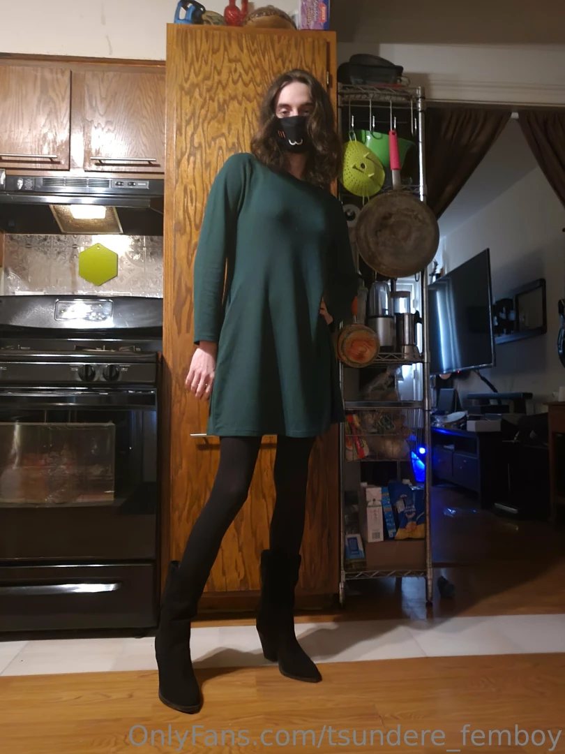 Green dress and boot heels uwu 