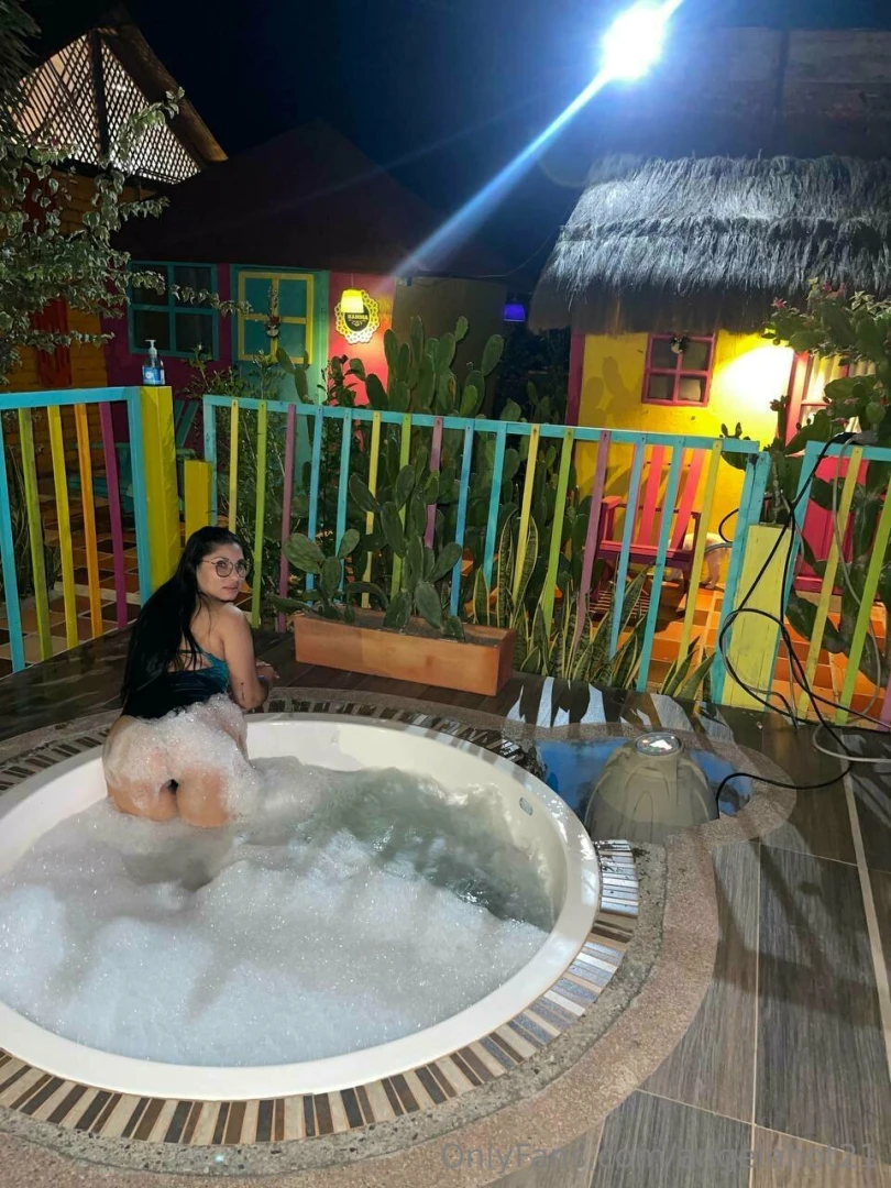 I m willing to show you my whole body if you write me a beautiful part 20 