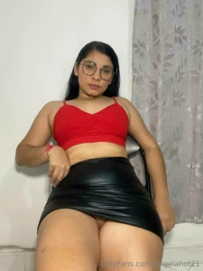 Red suits me very well red looks great on me i got sexy for you